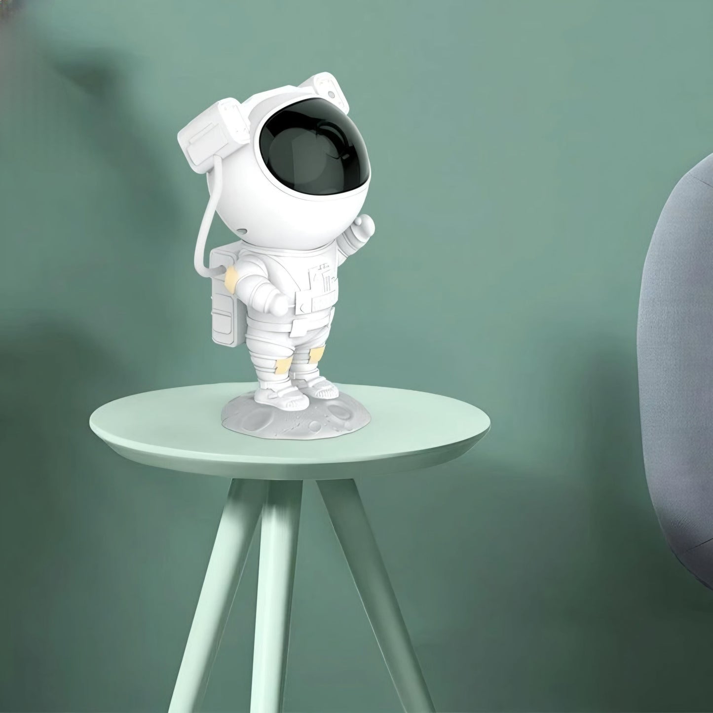 "Astronaut Galaxy Projector with Remote Control – Starry Sky Night Light for Kids & Bedroom Decor"